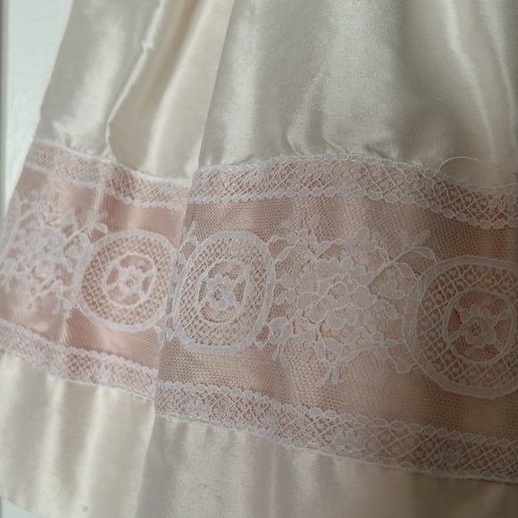 Darling Isabela Garretón NWT blush pink silk & lace formal or flower girl dress - Picture 3 of 11